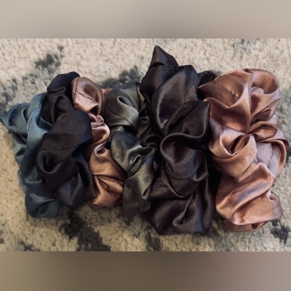 Accessories - 24-Piece Bundle: Fashion Scrunchies, Embellished Bands, Jaw Clips, Combs.